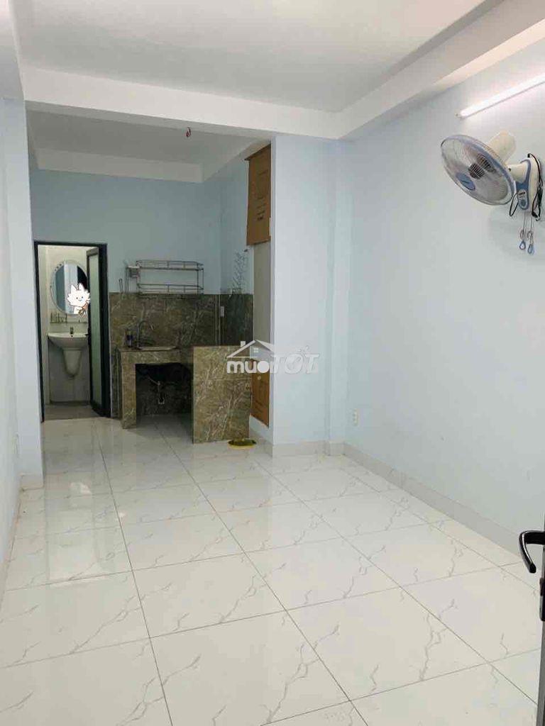 Nhà mới, rộng gần hàng xanh - ng gia trí, 1 trệt 1 lầu sân để xe - 3