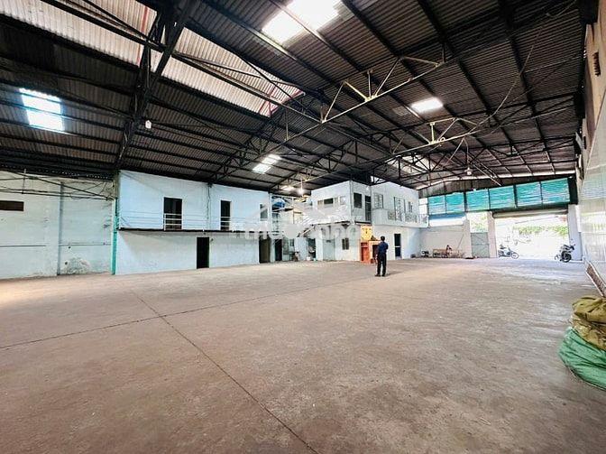 Cho thuê xưởng 900m2 + gác lửng đường ao đôi xe cont vào được
