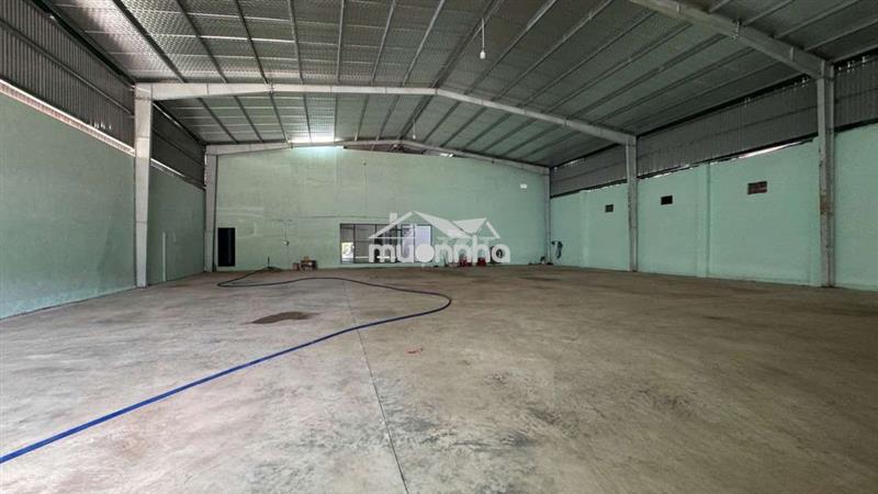Bán kho 650m2 mặt tiền 14-26