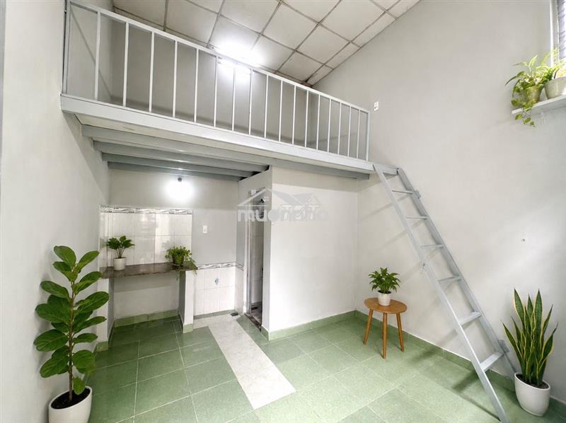 Phòng gác cao thoáng ngay ngã tư thủ đức, thuận tiện đi khu cnc