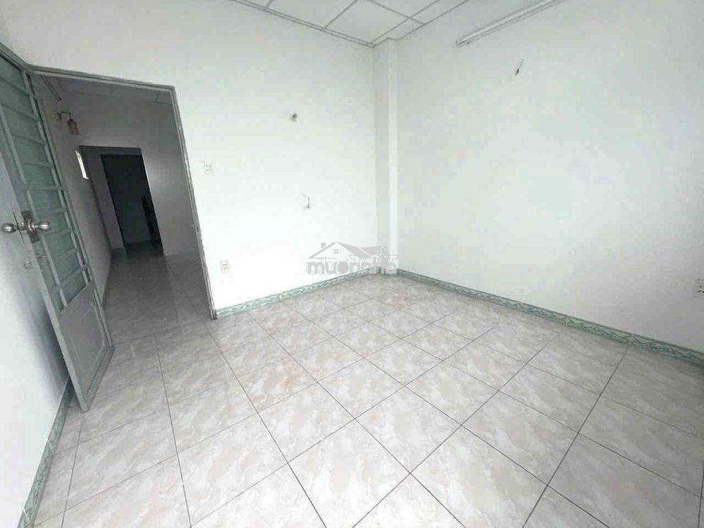 Nhà chi thuê nguyên căn 4 x 12m ( 1 trệt 2lầu ) 1 xẹt nguyễn oanh - 2