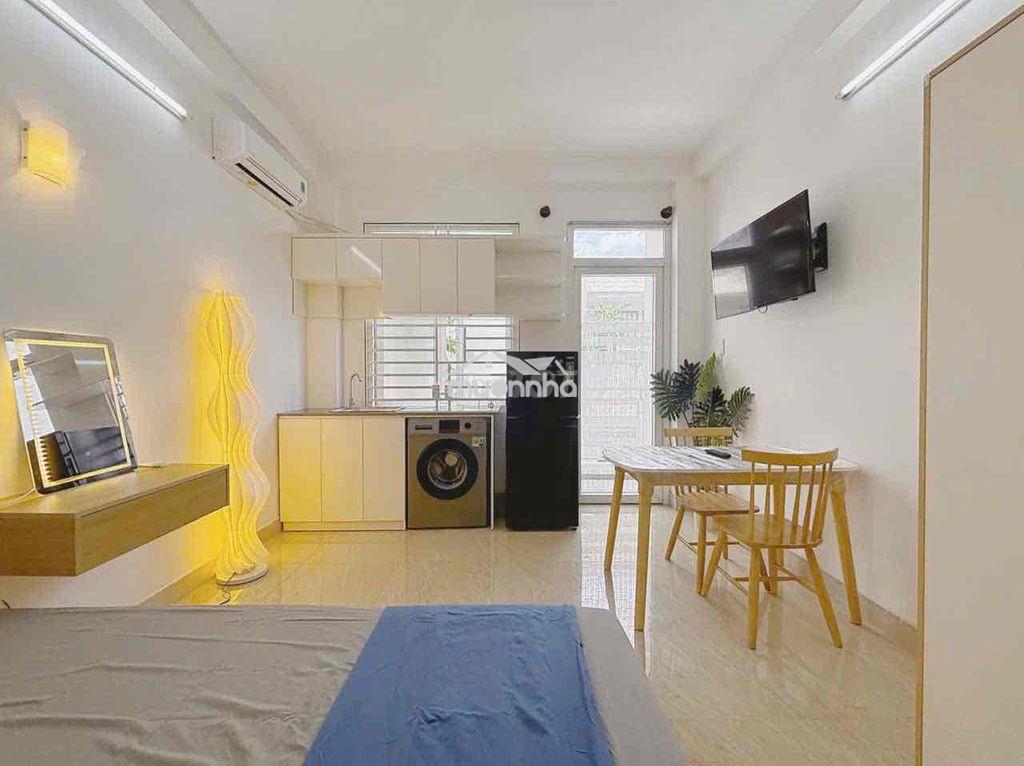 Studio ban công cực thoáng - 30m2 - nthat mới ngay vòng xoay dân chủ - 2