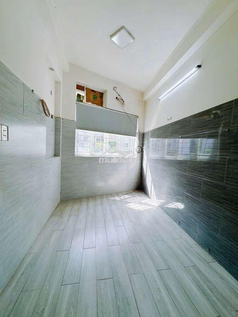 Nguyên căn 4 tầng cho thuê 9tr quận 4. - 3