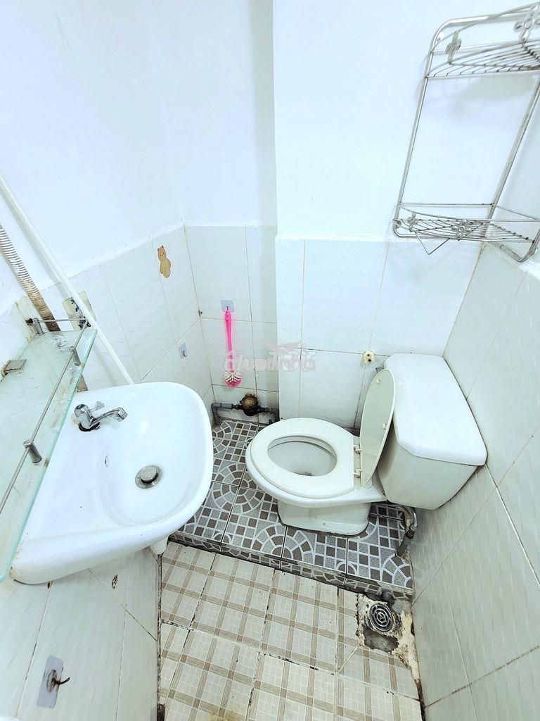 Phòng máy lạnh sau chợ tân bình, giáp q10, an ninh tốt, nhà xe riêng. - 3