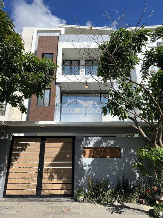 Cho thuê nhà phổ quang, p.2, q. tb, dt: 9x24m, 1 trệt 2 lầu - 3