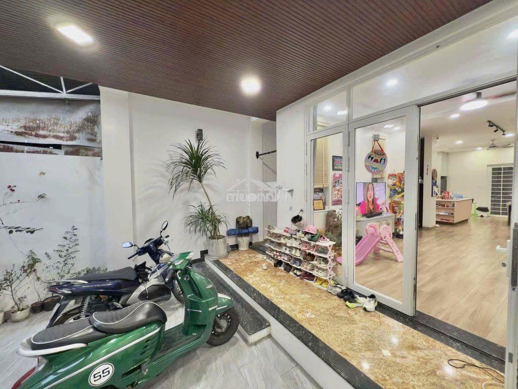 Cho thuê nhà nguyên căn hẻm xe hơi sư vạn hạnh - 4x20m - 18 triệu . - 4