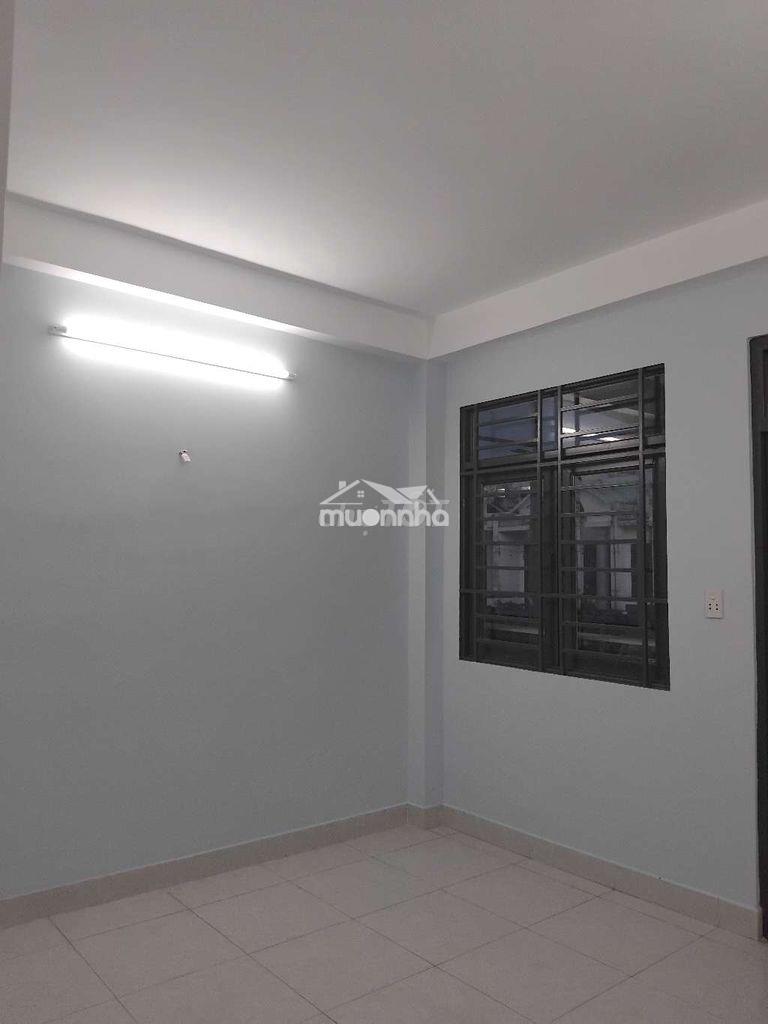 Phòng cho thuê tầng 2 có ban công rộng thoáng - 2