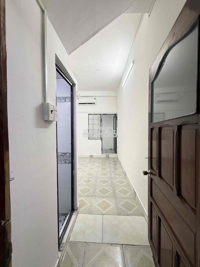 Cho thuê phòng trệt - 3tr3 - phạm văn chí q6 - tách bếp - sẵn máy lanh