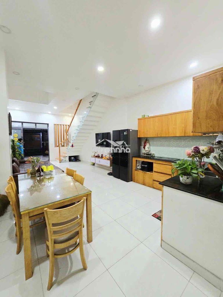 Nhà đẹp 3tầng 71m2 ngay chợ long trường thủ đức.