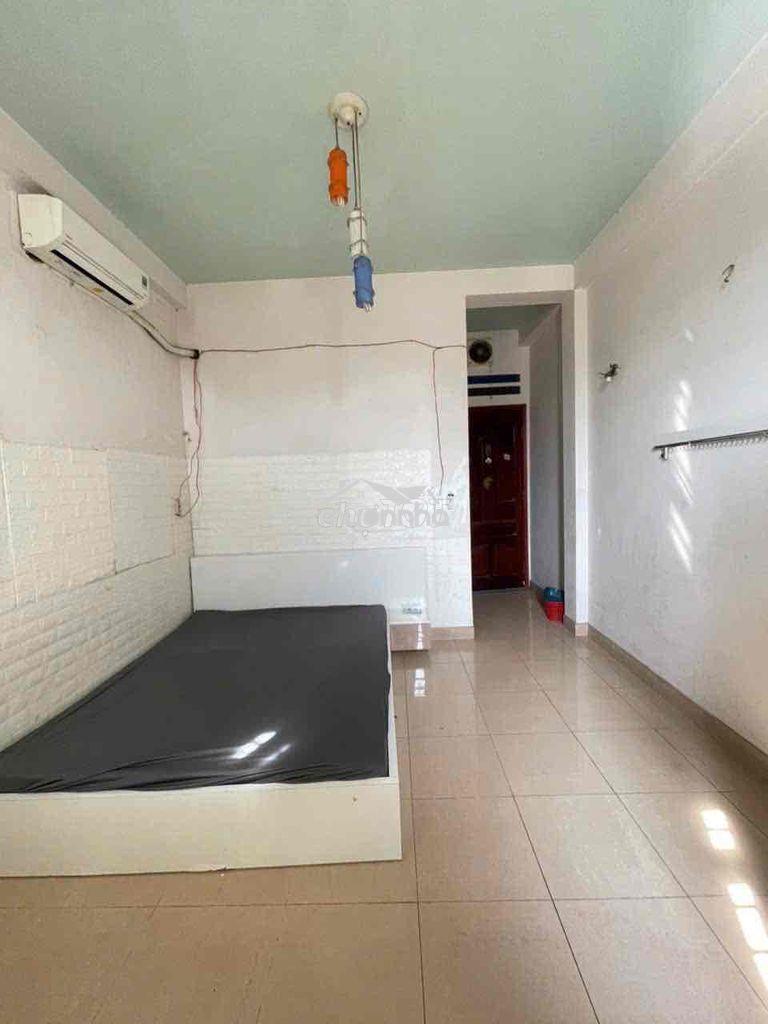 Phòng full nội thất ngay đh spkt wc trong phòng