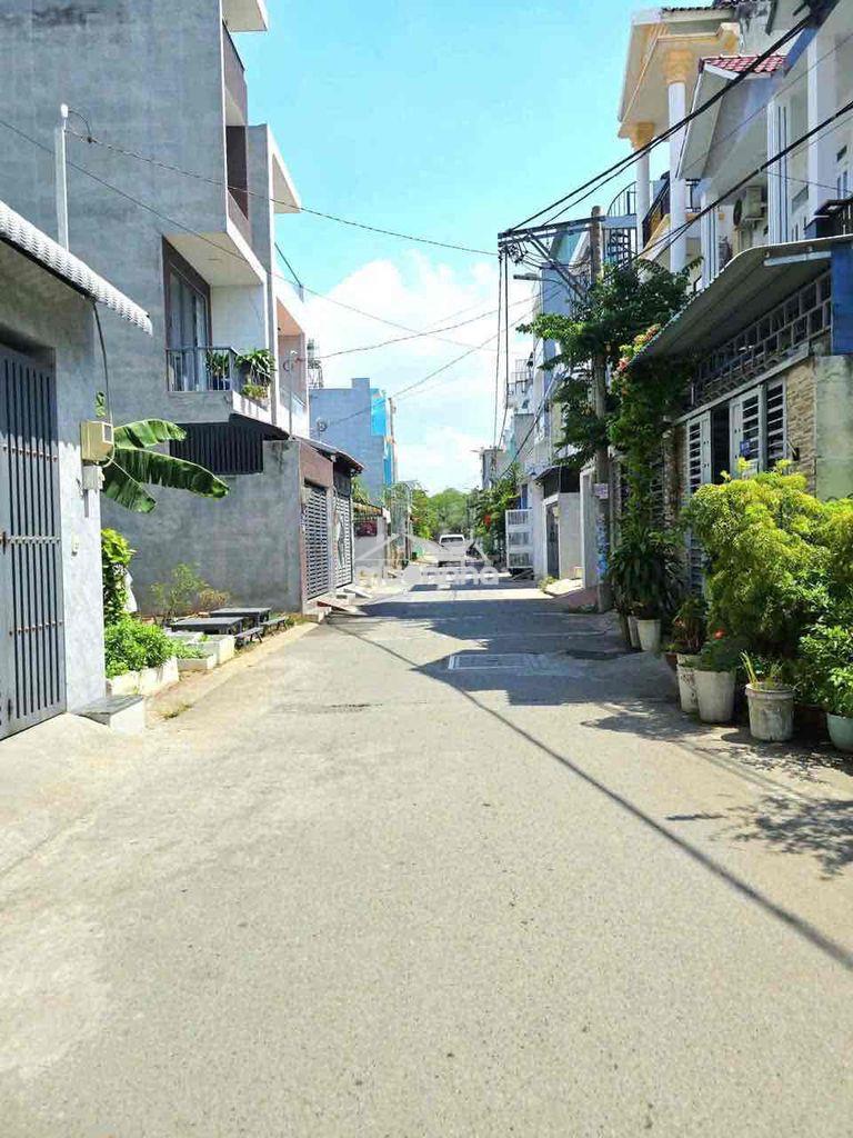 Nhà phố 2 tầng, hẻm ô tô 730 lã xuân oai – gần ubnd p.long trường q9. - 2