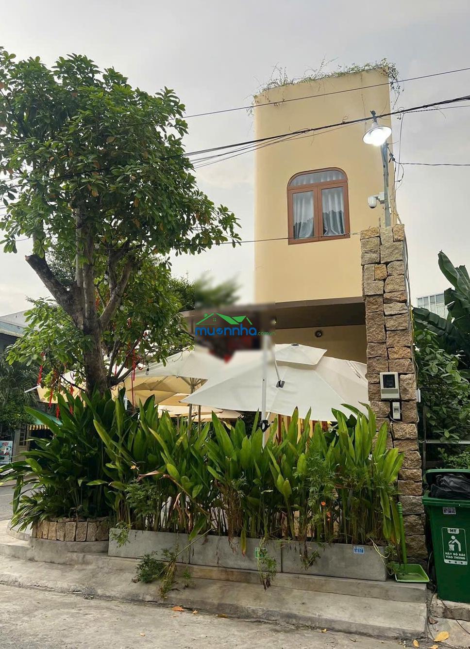 10 tỷ - dt 130m2 (6 x 22m). - có 3pn, 3wc - sổ hồng riêng. - doanh thu 50tr tháng - linh xuân - 2