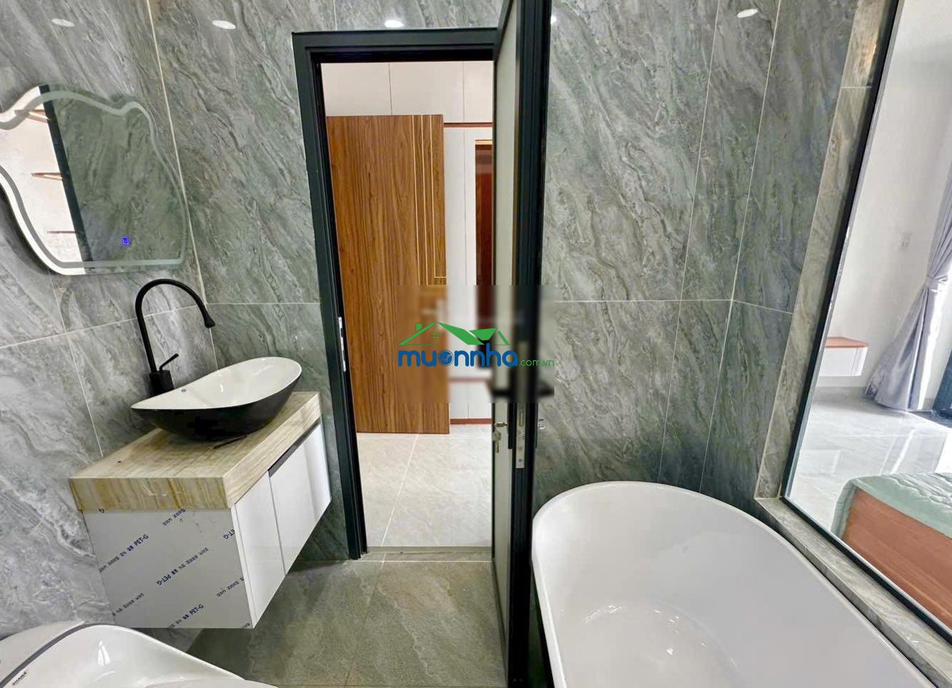 Nhà đẹp bình tân giáp nguyễn sơn tân phú, 4mx16m, trệt lửng 2 lầu st, 6pn, xe 7 chỗ ngủ trong nhà