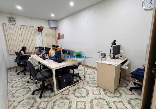 Bán nhà bùi viện - phố tây quận 1 - mt hẻm xe tải siêu kinh doanh sẵn dòng tiền - nhà cũ dễ xây mới - 2