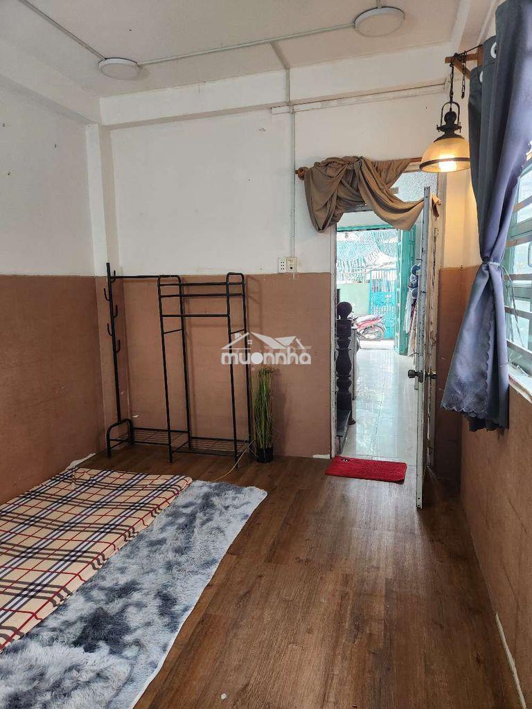 Phòng tầng trệt gẩn cầu nguyễn tri phương, q8