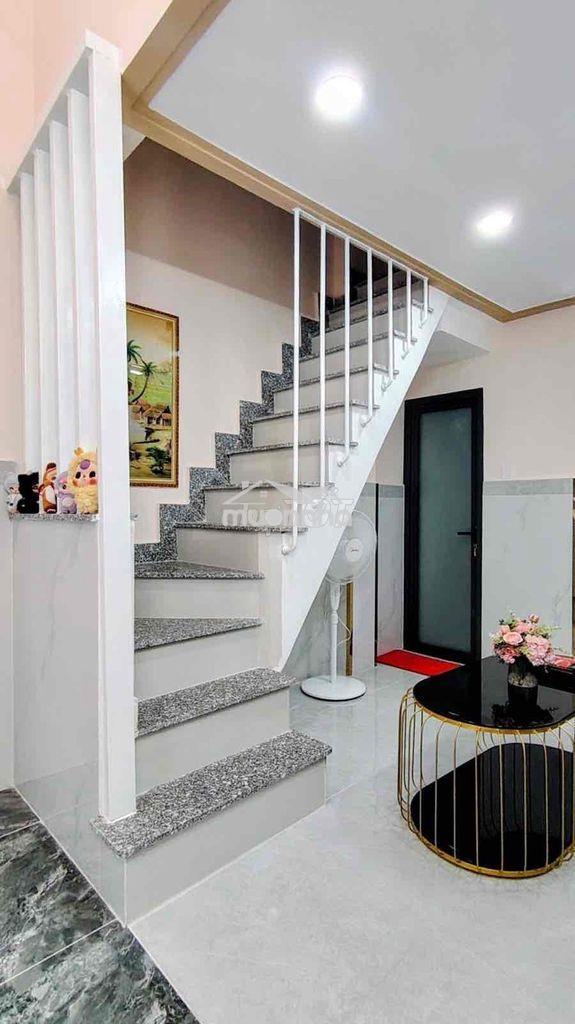 Nhà mới !!! hxh- vừa ở vừa kinh doanh- gv - 2pn- 2wc -3 tầng - 3