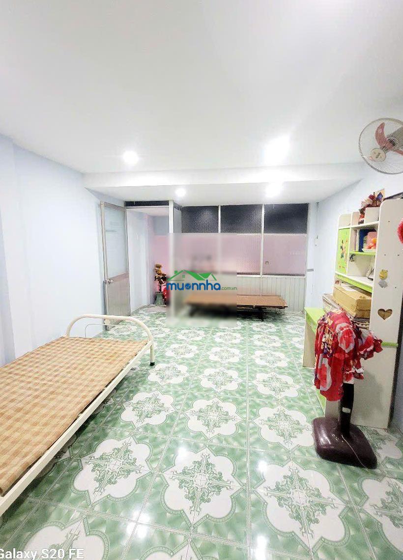 Nhà cấp 4 có gác lửng sạch sẽ, thoáng mát