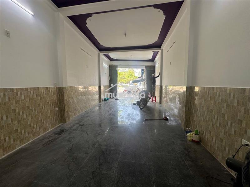 Cho thuê nhà mặt tiền đối diện trường đại học kinh tế
