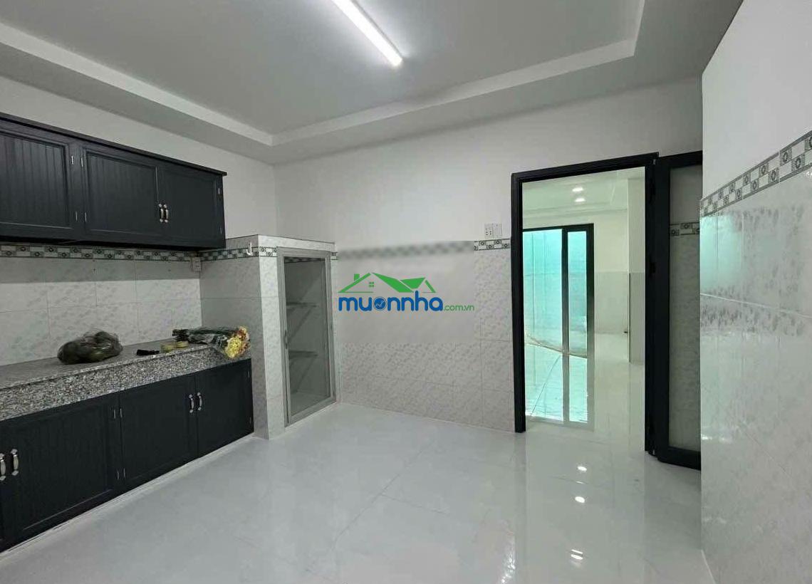 Chỉ 4 tỷ hơn mua được nhà cạnh chợ thủ đức