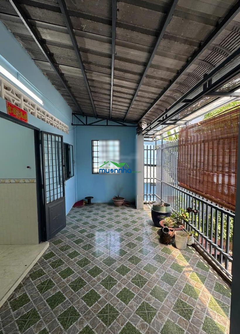 Ngay hẻm xe tơi - tỉnh lộ 10-38m2 - ngang 5.5m - kết cấu chắc chắn tiện xây mới hoặc dọn vào ở ngay