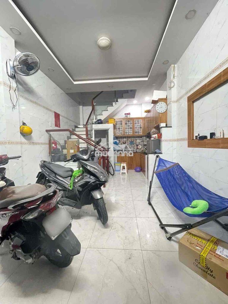 Nhà quận tân bình gần chợ hoàng hoa thám 30m2 3 tầng giá 3.5 tỷ