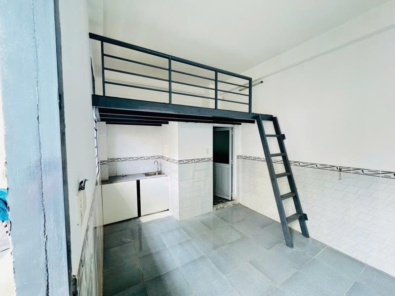 Phòng bancol cửa sổ thoáng mát ngay đại học văn lang - 3