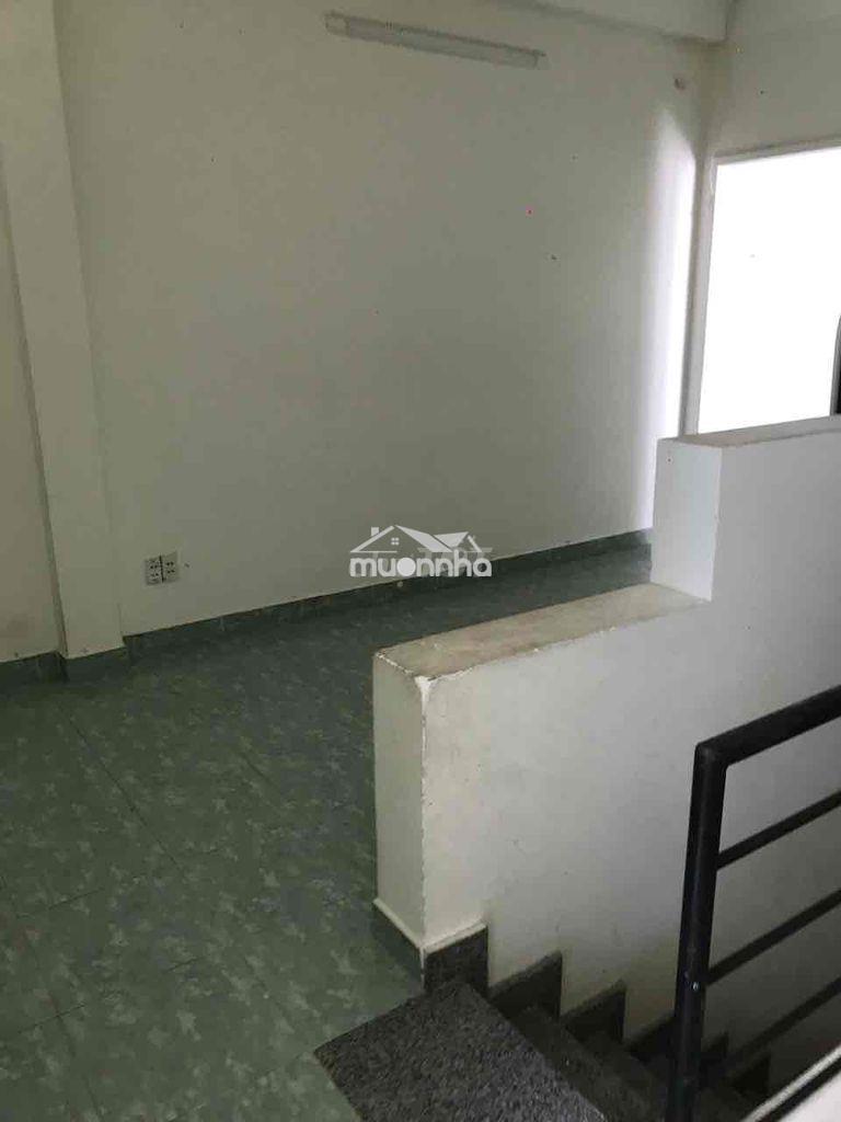 Cho thuê tầng 2 nhà có cầu thang và lối đi riêng tư - 2
