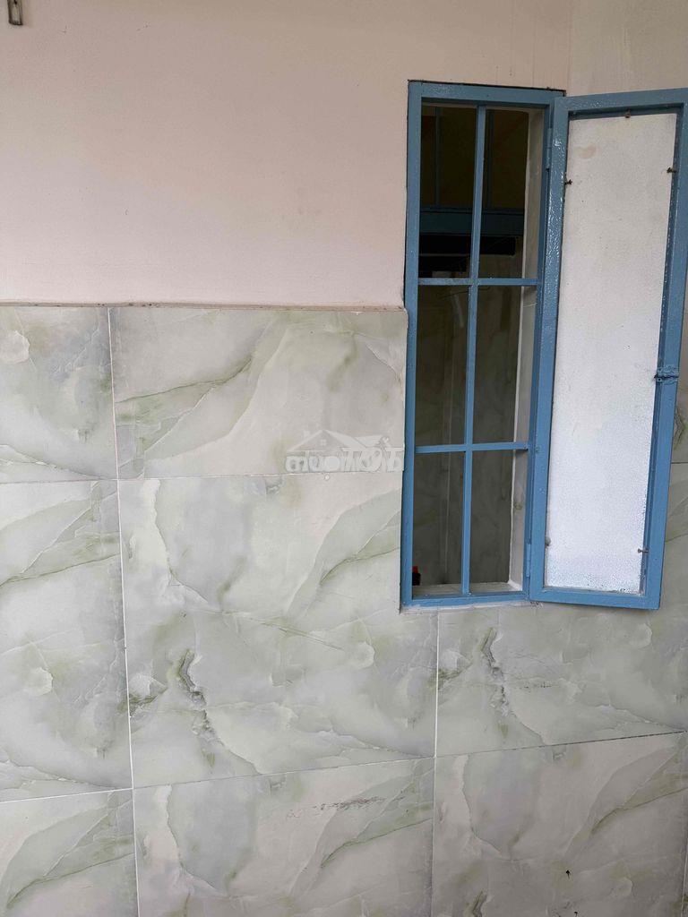 Phòng trọ cho công nhân thuê, giờ giấc tự do, wc, bếp, gác,gần chợ bà