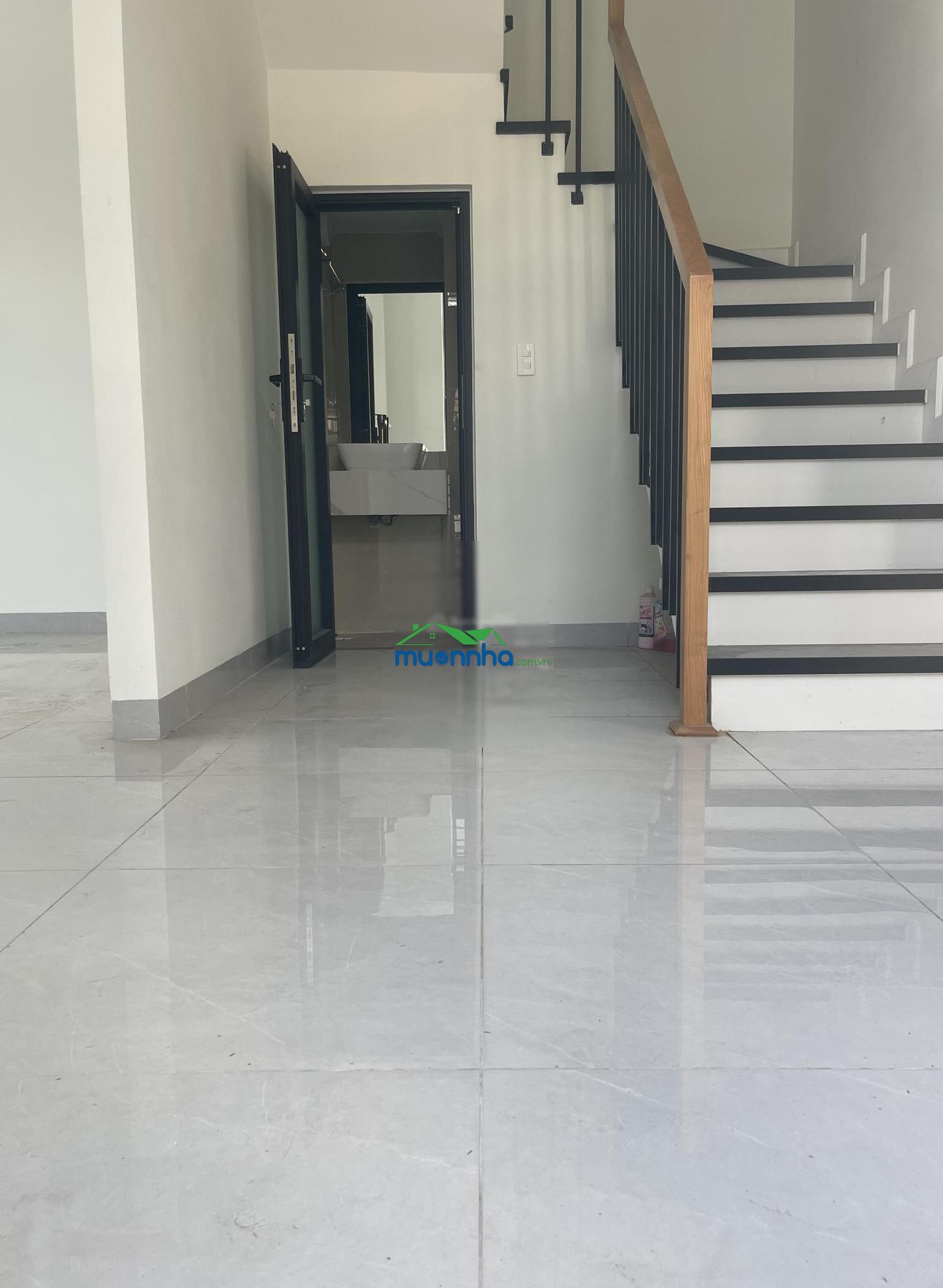 Nhà mặt tiền đường số 4, long trường nhà mới 3 tầng xe hơi ngủ trong sân shr hoàn công