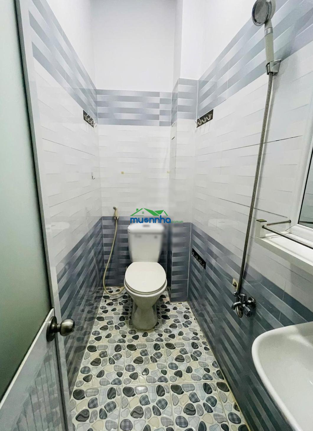 Chủ giảm 500 triệu nhà lê văn quới - bình tân - 2 lầu - hxh - ngộp bán gấp - 2