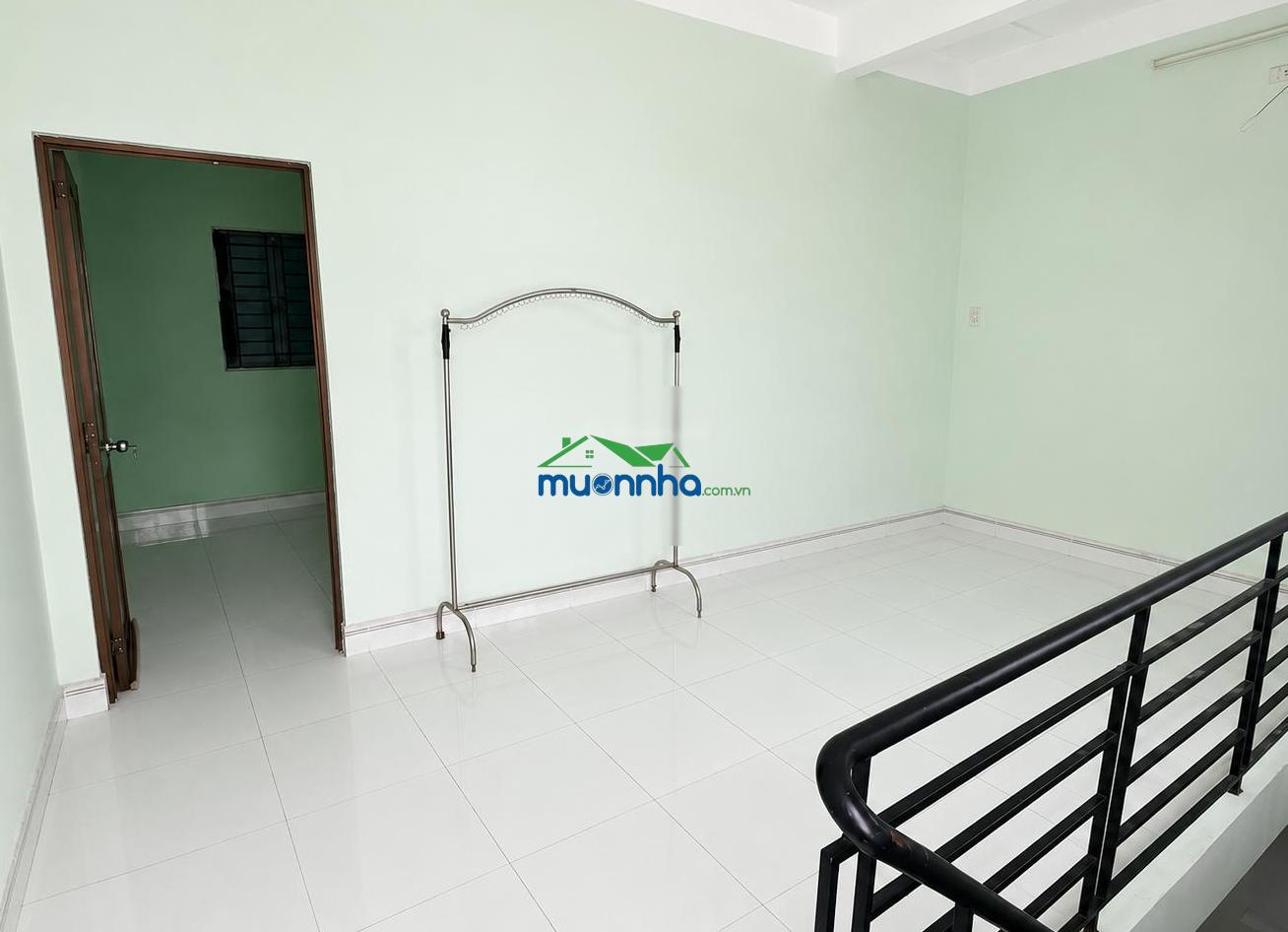 Nhà giá rẻ trung tâm quận 7... sổ hồng riêng. dt: 44m2. 1 lầu 3pn giá 3.8 tỷ tl.