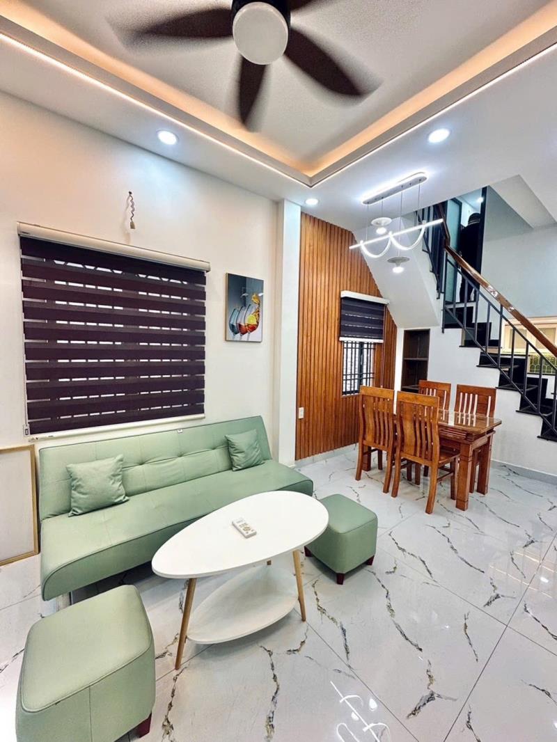 Bán nhà mới 3 tầng - 3 phòng ngủ - gần chợ phạm văn bạch - ở ngay - 2