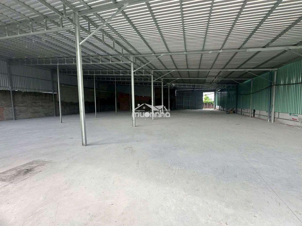 Cho thuê kho diện tích 600m2 - đường xe tải phú thuận quận 7
-dt 14x30 - 2