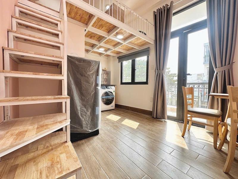 Phòng duplex ban công_máy giặt riêng_mặt tiền đường an ninh_gần đại học hồng bàng_văn lang_học viện cán bộ_uef