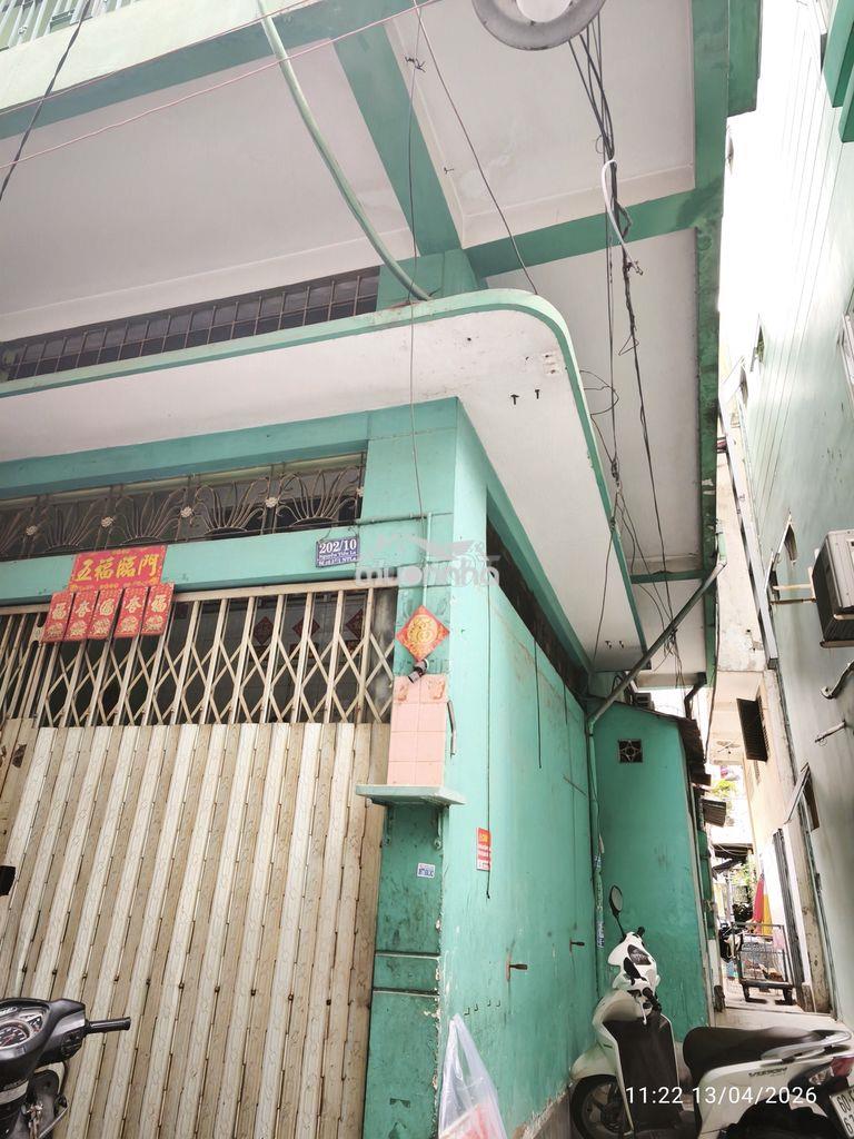 P lâu 3, wc  chung với 1 người nguyên tri phương chợ nhật tảo 