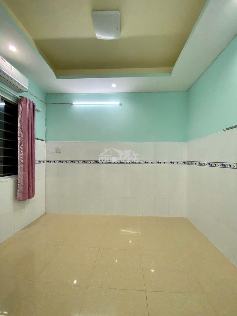 Phòng trọ quận 4 - giờ giấc tự do - 2