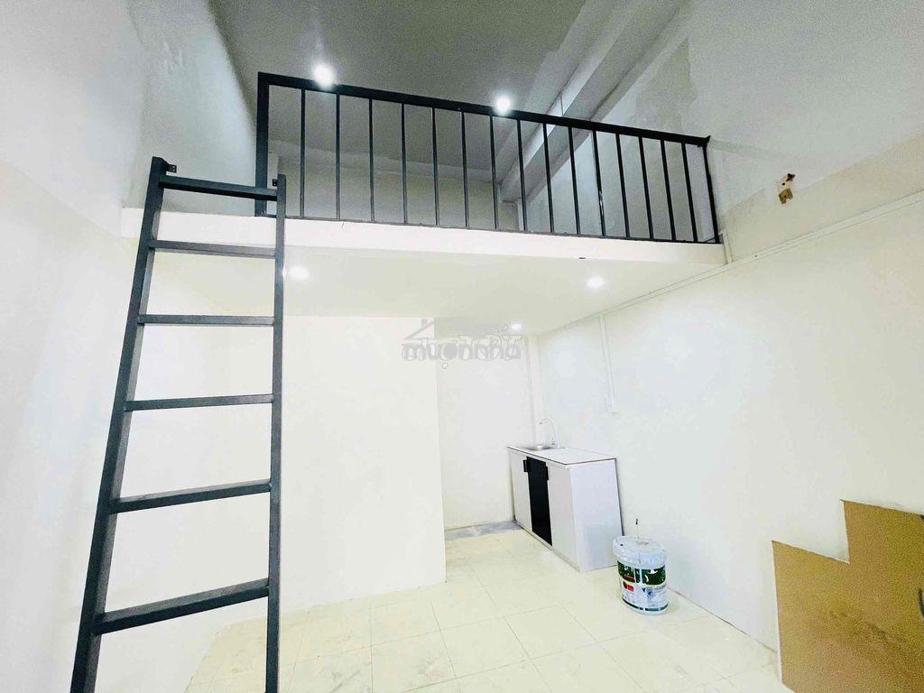 Khai trương dãy trệt mới xây ngay cầu vượt ngã tư ga - 2