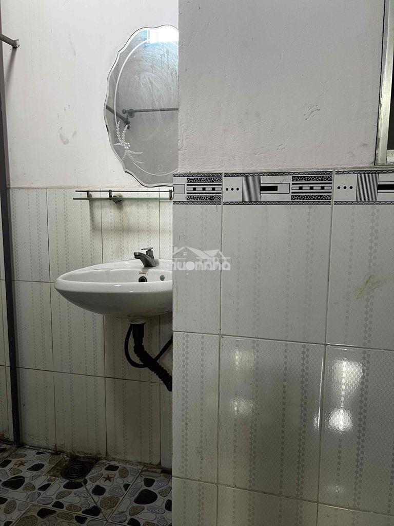 Cho thuê nhà hẻm nvq. 4.2 x 15m. lửng. 2pn. 2wc. giá 7 triệu - 4