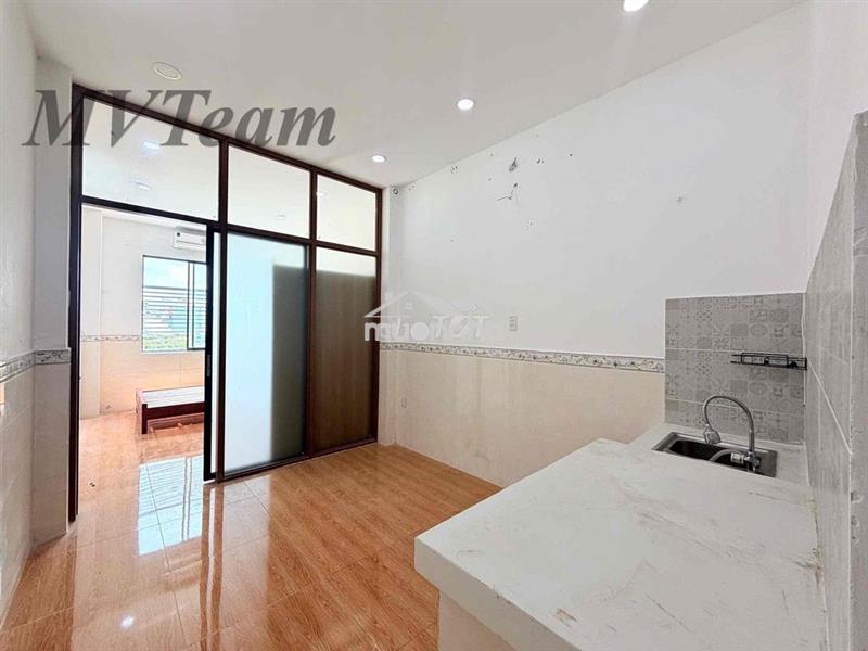Cho thuê 1 phòng ngủ cửa sổ view sông ngay trường sa quận 3