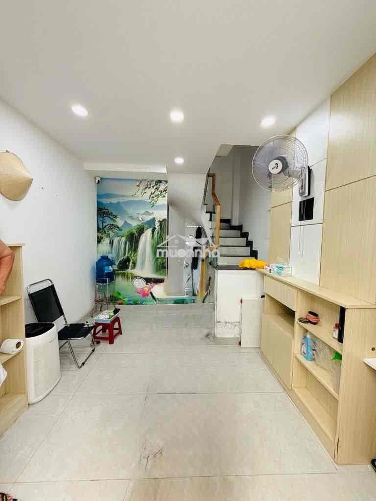 🔥🔥Gấp bán hạ 600tr còn 4,2tỷ tl 🏡 sau lưng căn mặt tiền - ô tô đỗ cổ - 2