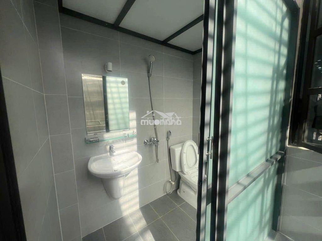 Cho thuê văn phòng tầng trệt (phòng sau) có wc riêng - 2