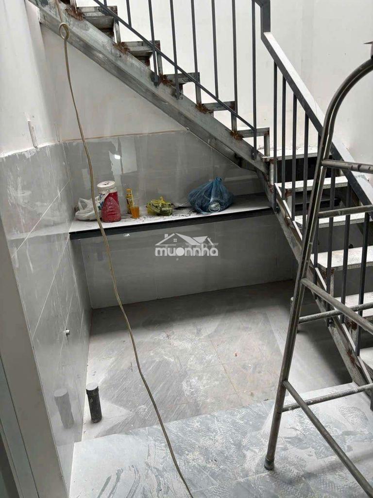 Cho thuê nhà đang làm mới sạch sẽ - 3