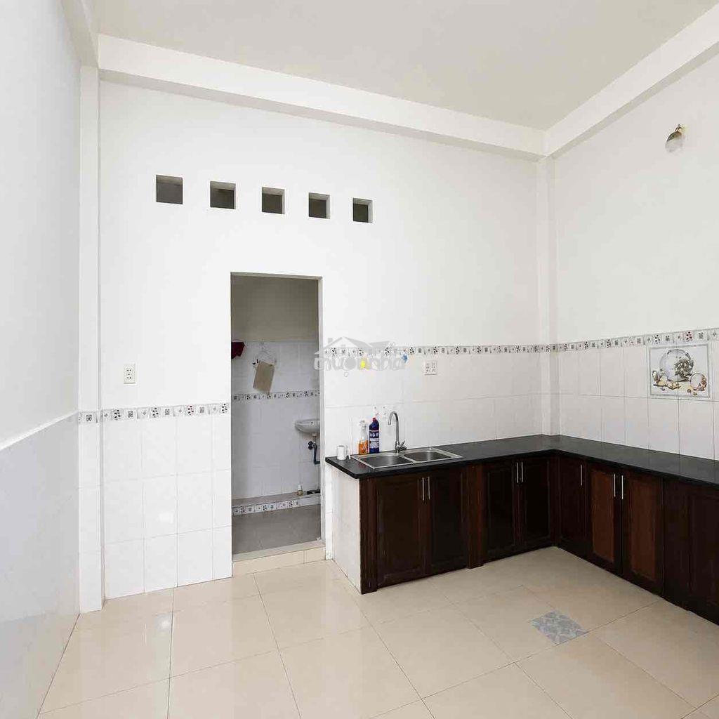 Cho thuê nhà chỉ 10 triệu 3 lầu 4x15 có phòng ngủ trệt - 3