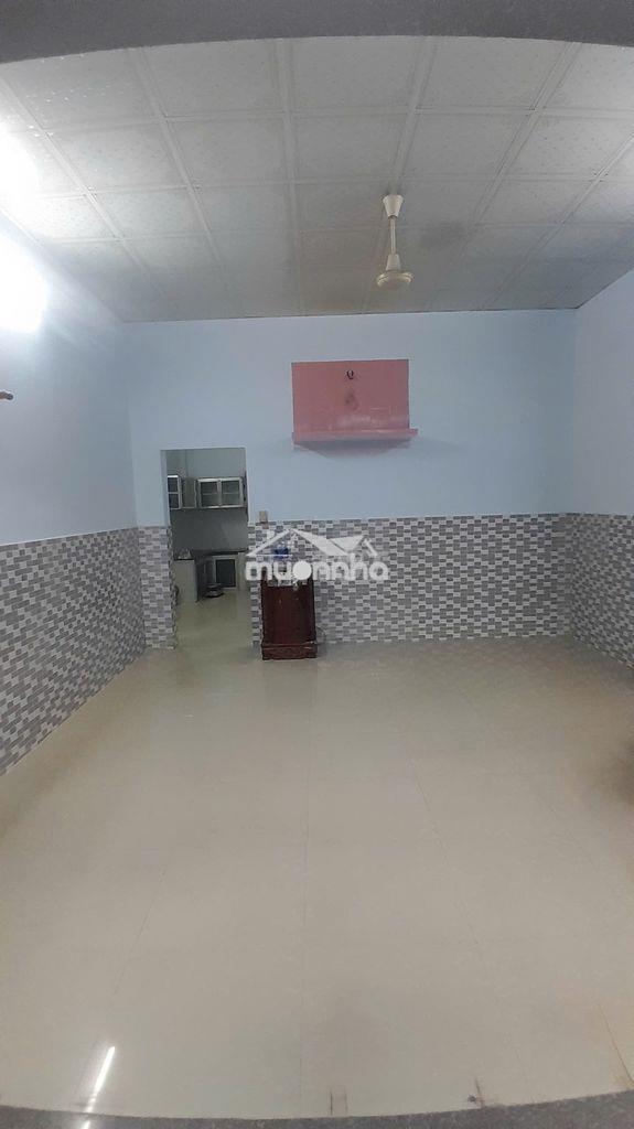 Cho thuê nhà hẻm xe hơi, trưng nữ vương, 100m kế chợ hóc môn