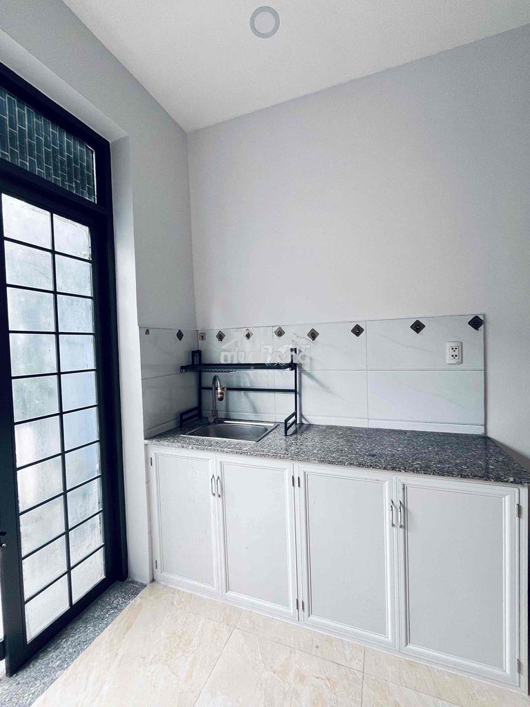 Phòng mới dưới trệt - có sân trước riêng - 2