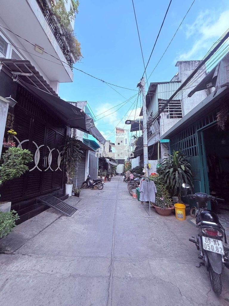2 tầng kiên cố xe hơi tới nhà , 3 pn có trệt, 52m2, quanh gò xoài