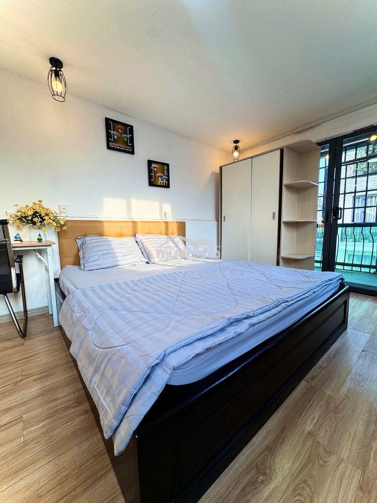 Cho thuê căn hộ quận 1 gần nhà thờ đức bà, mặt tiền, có ban công - 3