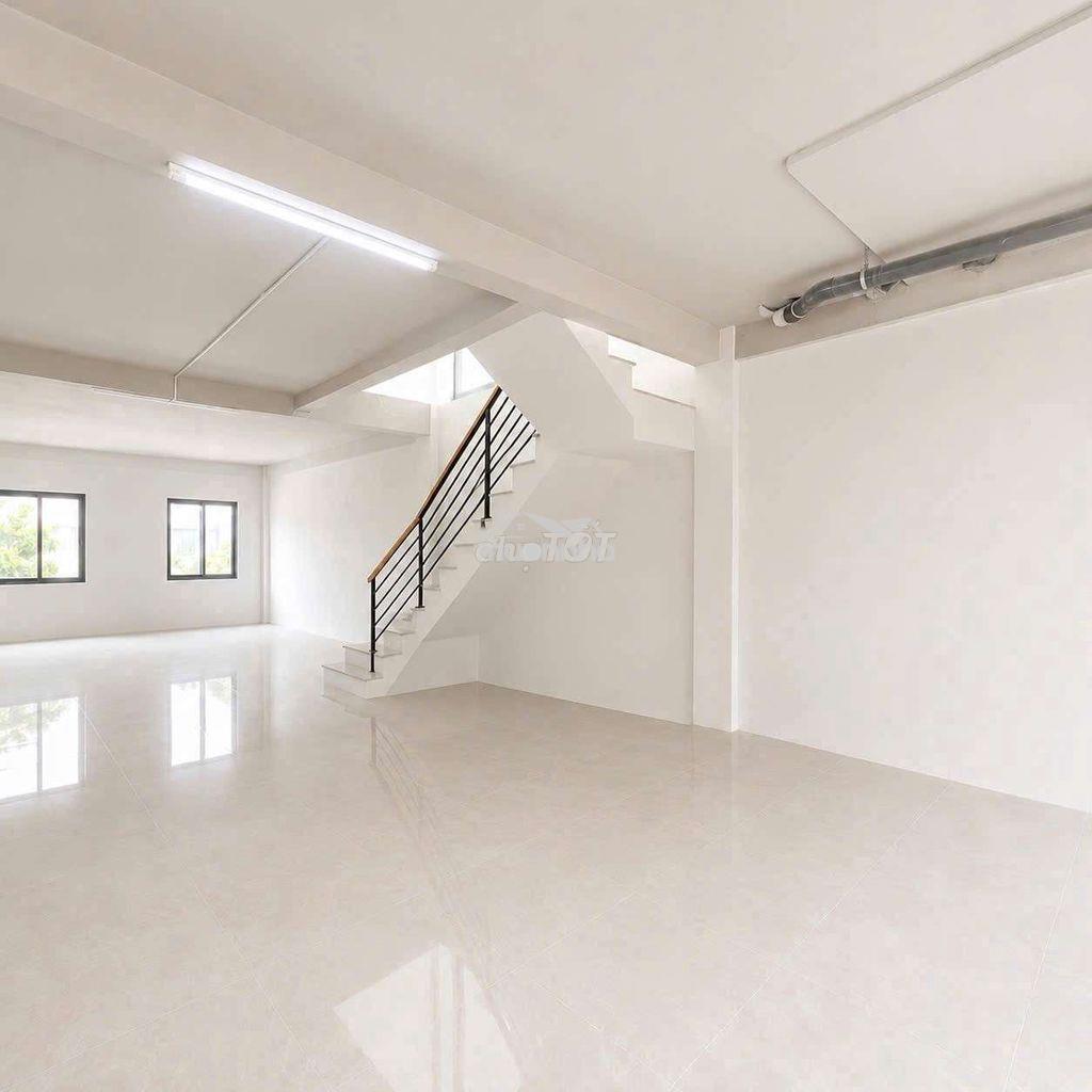 Cho thuê nhà 25tr lakeview sàn trông suốt, mỗi tầng 1 nhà vệ sinh
- 3