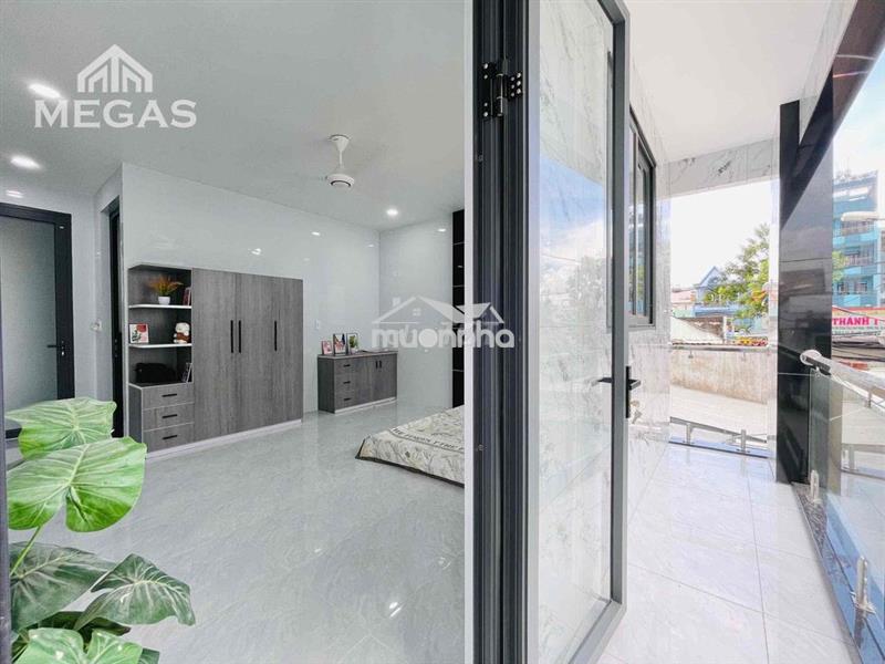 Trống studio ban công full nội thất