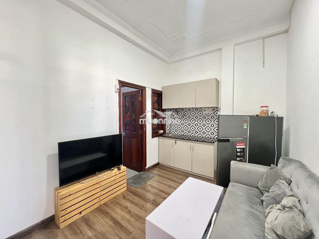 Cho thuê căn hộ 2 phòng ngủ - ban công - 60m2 - gần bờ kè - quận 3  - 2